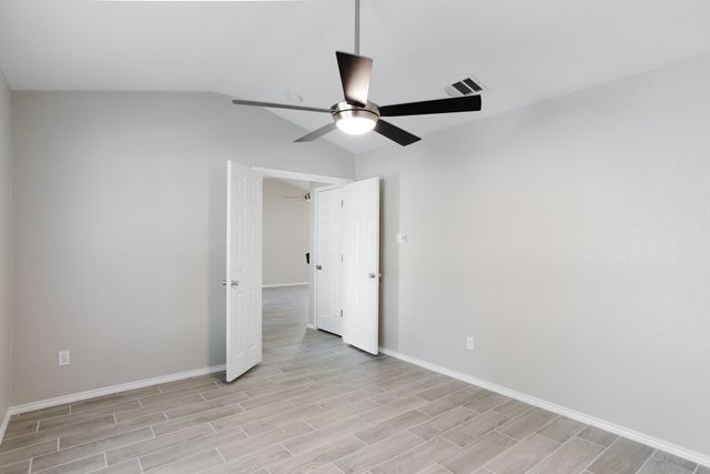 4977 Hartson RD, Kyle, TX 78640