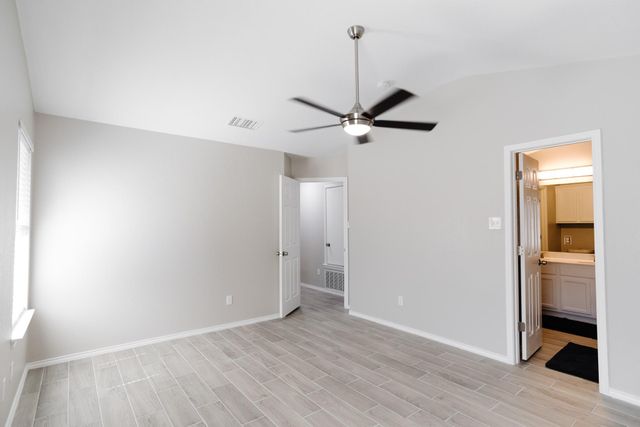 4977 Hartson RD, Kyle, TX 78640