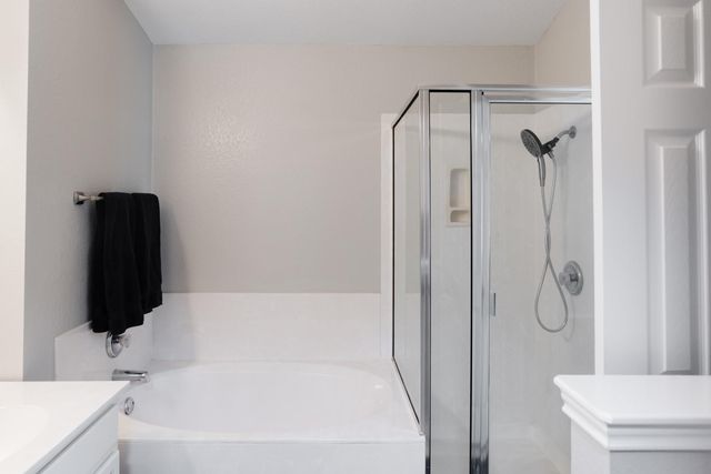 4977 Hartson RD, Kyle, TX 78640