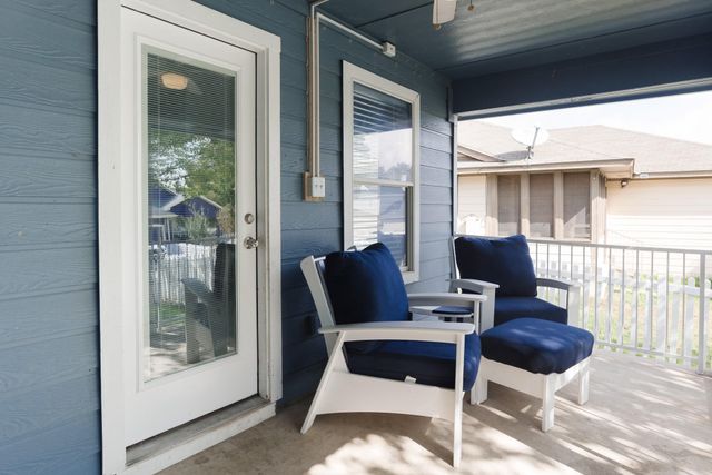 4977 Hartson RD, Kyle, TX 78640