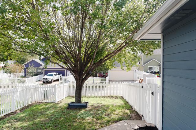 4977 Hartson RD, Kyle, TX 78640