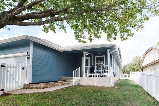 4977 Hartson RD, Kyle, TX 78640