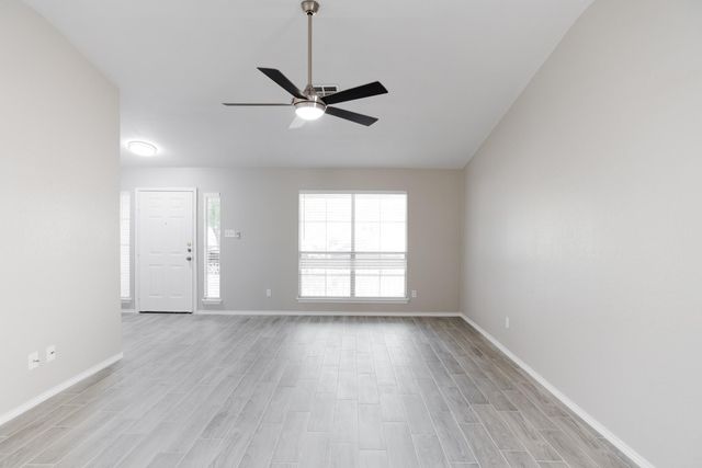 4977 Hartson RD, Kyle, TX 78640