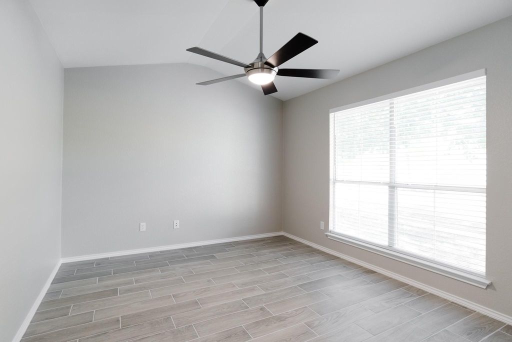 4977 Hartson RD, Kyle, TX 78640