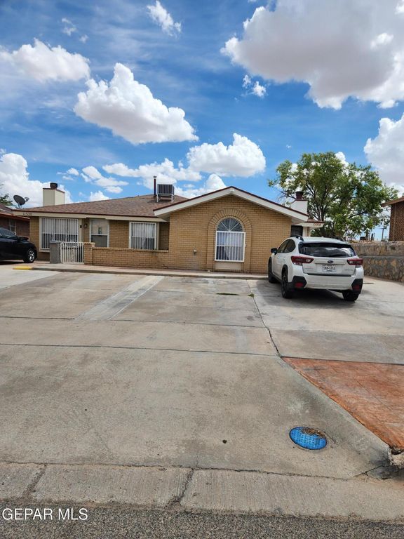 11318 LAKE ERIE Drive, El Paso, TX 79936