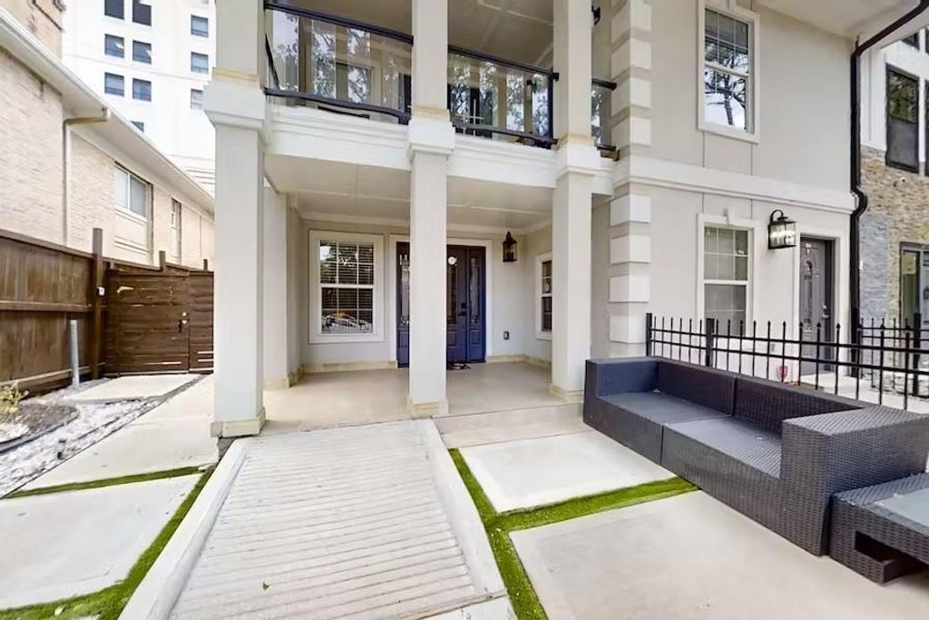 6325 Riverview Way A, Houston, TX 77057