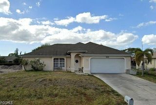 302 NW 2nd PL, Cape Coral, FL 33993