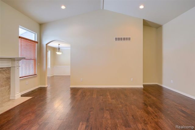 4503 Cross Creek Boulevard, Burton, MI 48509