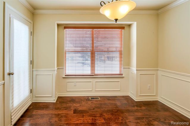 4503 Cross Creek Boulevard, Burton, MI 48509