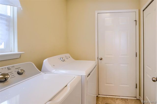 4503 Cross Creek Boulevard, Burton, MI 48509