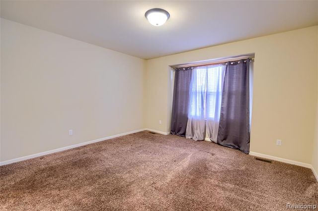 4503 Cross Creek Boulevard, Burton, MI 48509