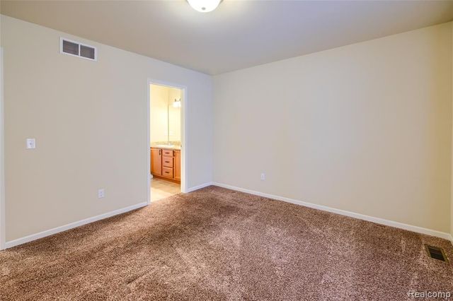 4503 Cross Creek Boulevard, Burton, MI 48509