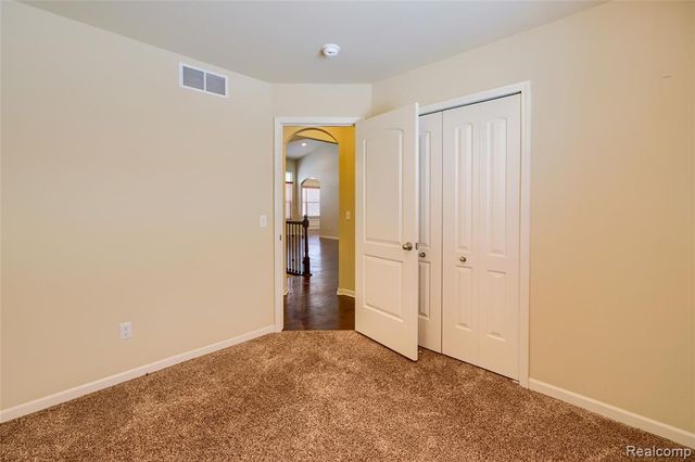 4503 Cross Creek Boulevard, Burton, MI 48509