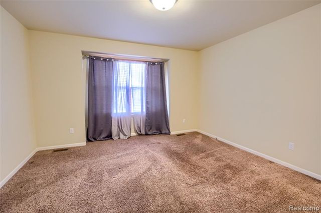 4503 Cross Creek Boulevard, Burton, MI 48509