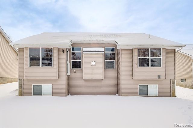 4503 Cross Creek Boulevard, Burton, MI 48509