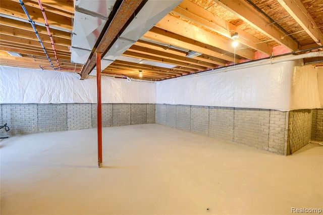 4503 Cross Creek Boulevard, Burton, MI 48509