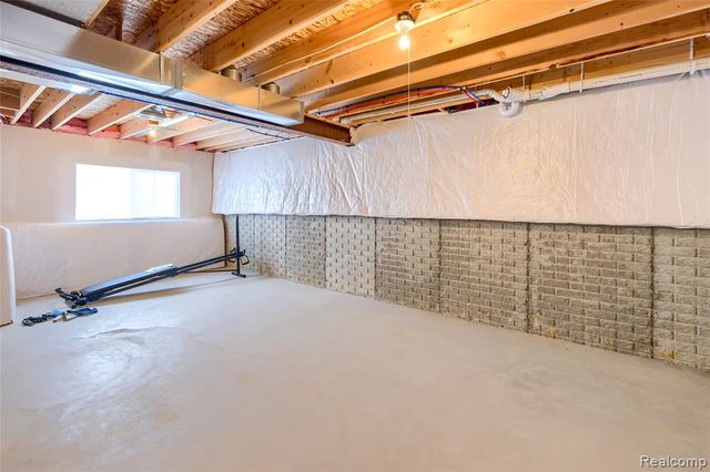 4503 Cross Creek Boulevard, Burton, MI 48509