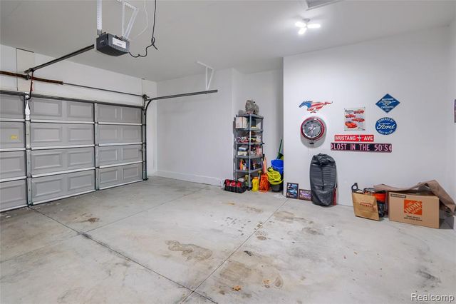 4503 Cross Creek Boulevard, Burton, MI 48509