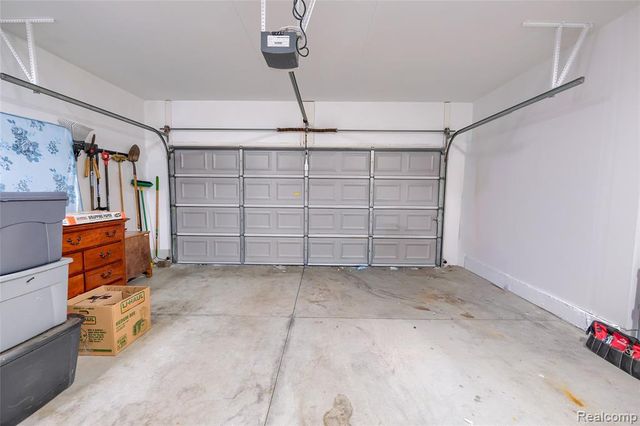 4503 Cross Creek Boulevard, Burton, MI 48509