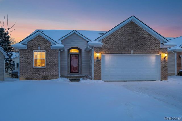 4503 Cross Creek Boulevard, Burton, MI 48509