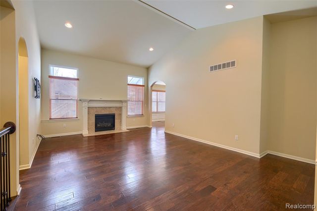 4503 Cross Creek Boulevard, Burton, MI 48509