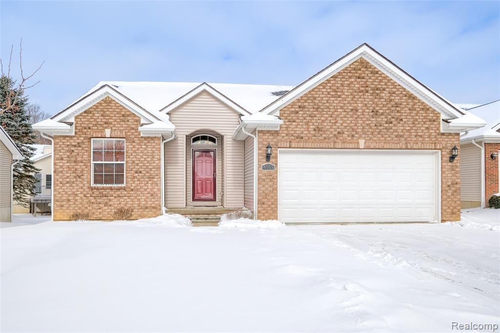 4503 Cross Creek Boulevard, Burton, MI 48509