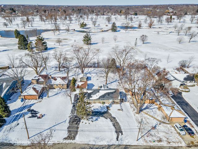 2540 E Bonnie Brook Lane, Waukegan, IL 60087