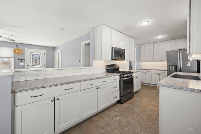 2540 E Bonnie Brook Lane, Waukegan, IL 60087