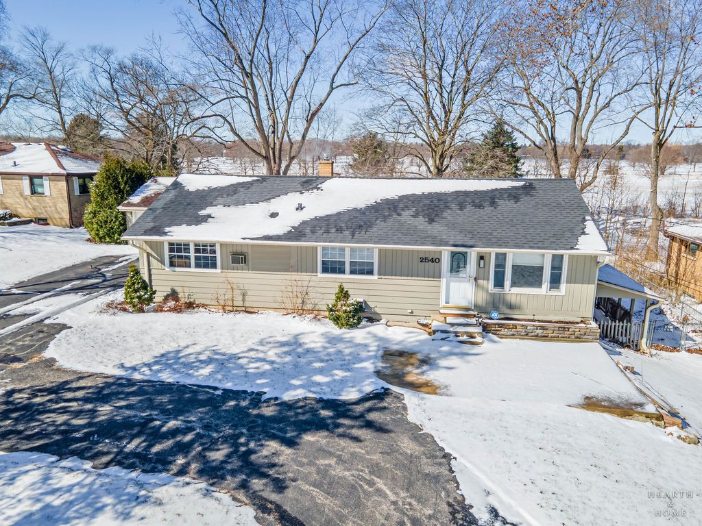 2540 E Bonnie Brook Lane, Waukegan, IL 60087