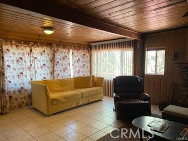 544 Community Drive, Lake Arrowhead, CA 92352