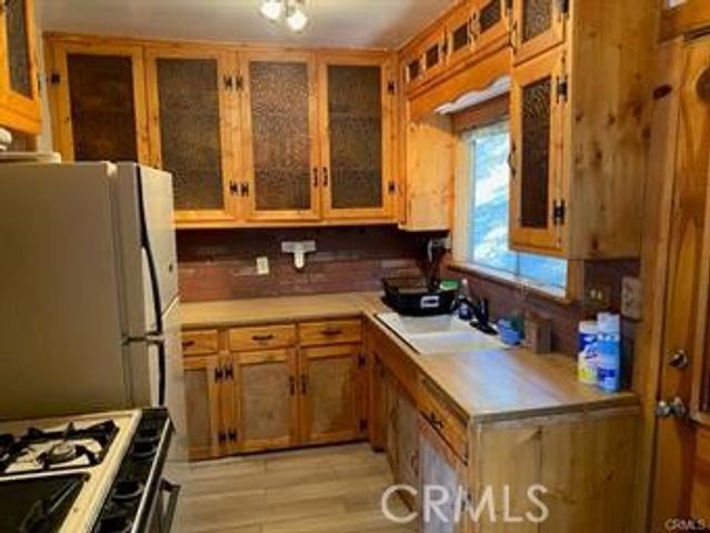 544 Community Drive, Lake Arrowhead, CA 92352