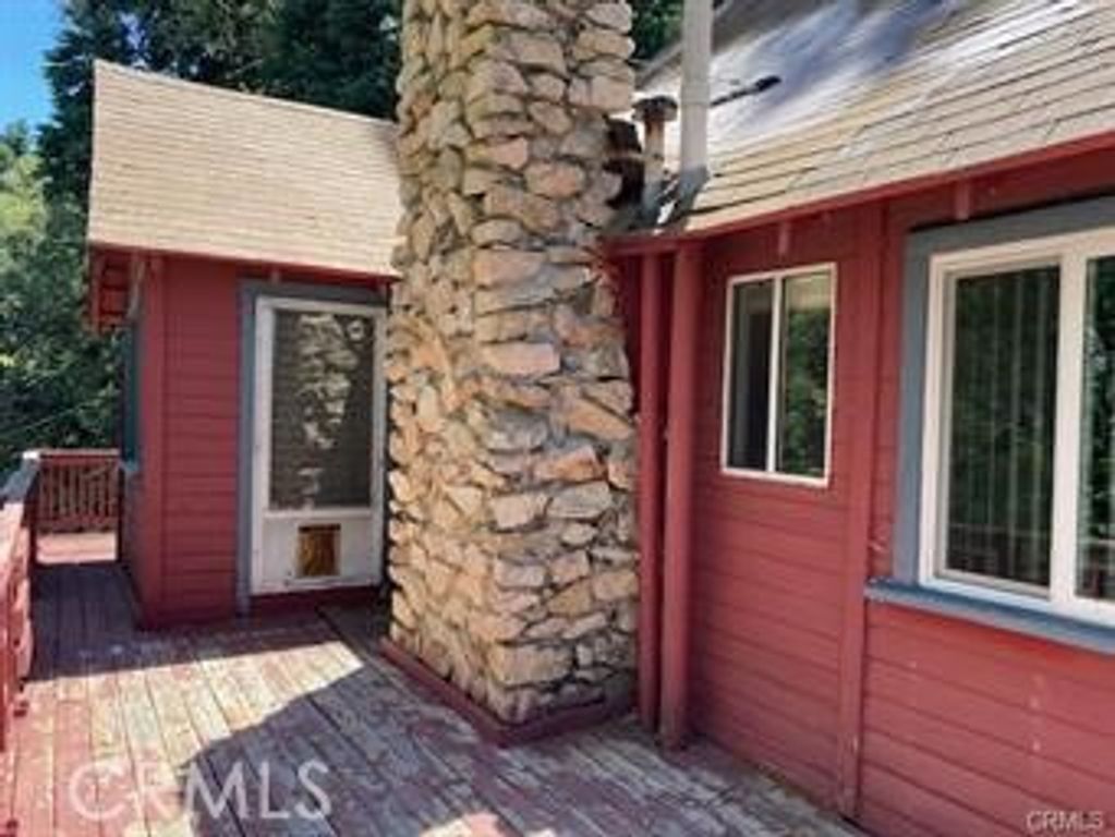 544 Community Drive, Lake Arrowhead, CA 92352