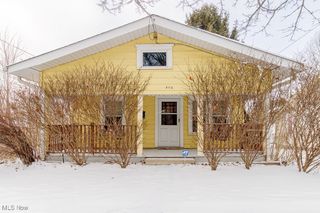 904 Davis Street, Akron, OH 44310