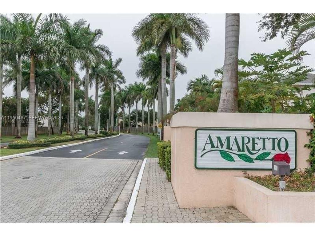 11837 SW 100th St, Miami, FL 33186