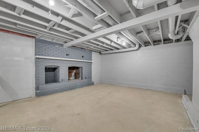 48905 9 Mile Road, Northville, MI 48167