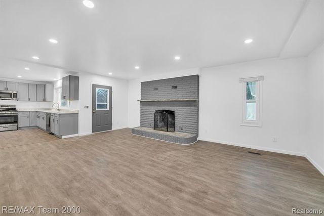 48905 9 Mile Road, Northville, MI 48167