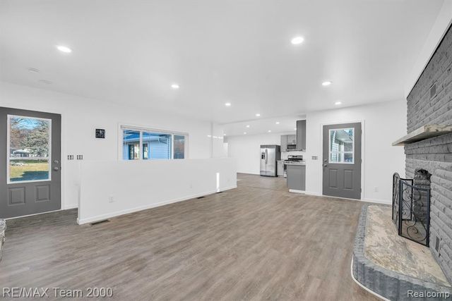 48905 9 Mile Road, Northville, MI 48167