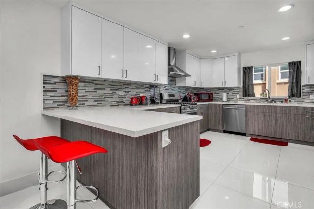 16539 Vine Terrace, Van Nuys, CA 91406