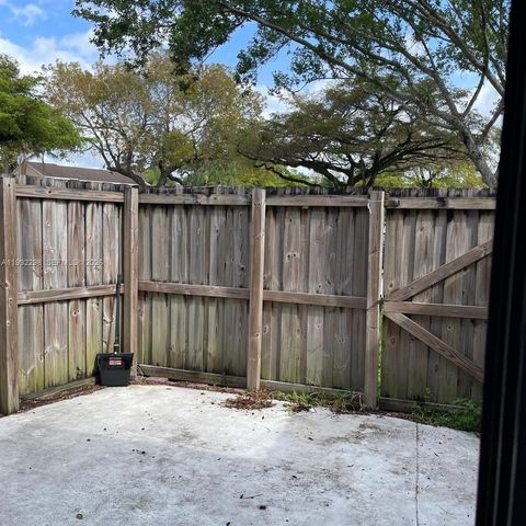 301 E Palm Cir E 301, Pembroke Pines, FL 33025