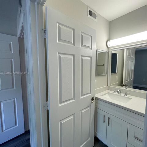 301 E Palm Cir E 301, Pembroke Pines, FL 33025