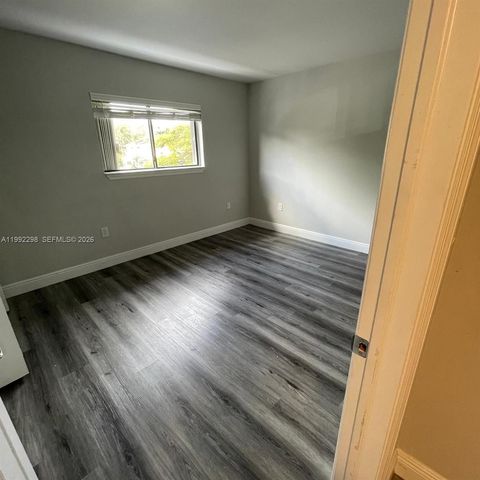 301 E Palm Cir E 301, Pembroke Pines, FL 33025