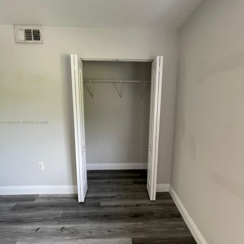 301 E Palm Cir E 301, Pembroke Pines, FL 33025