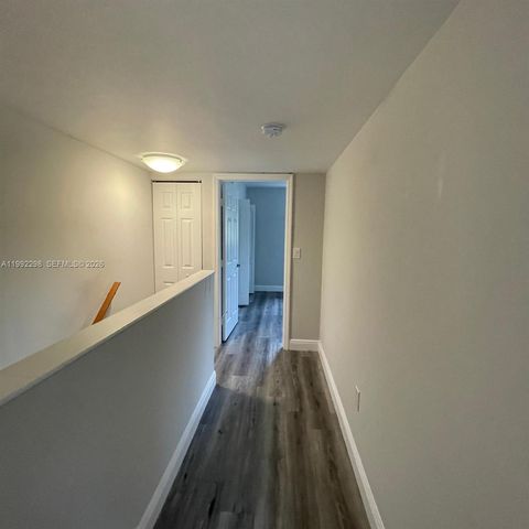 301 E Palm Cir E 301, Pembroke Pines, FL 33025