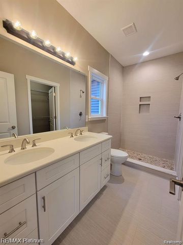 865 Oakwood Circle 24, Fenton, MI 48430