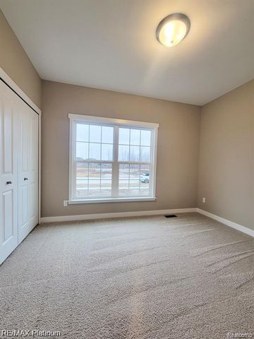 865 Oakwood Circle 24, Fenton, MI 48430