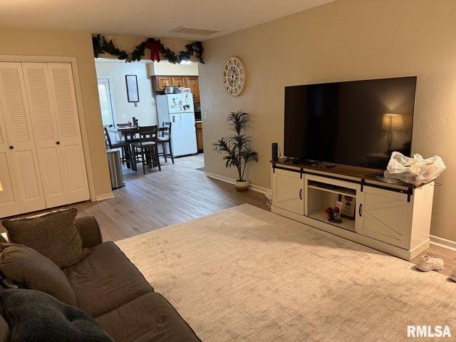 3401 N PEORIA Avenue, Peoria, IL 61603