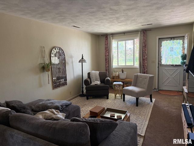 3401 N PEORIA Avenue, Peoria, IL 61603