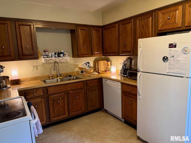 3401 N PEORIA Avenue, Peoria, IL 61603