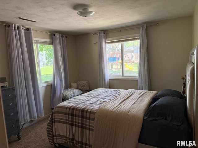 3401 N PEORIA Avenue, Peoria, IL 61603
