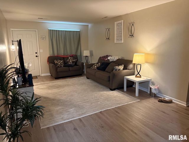 3401 N PEORIA Avenue, Peoria, IL 61603